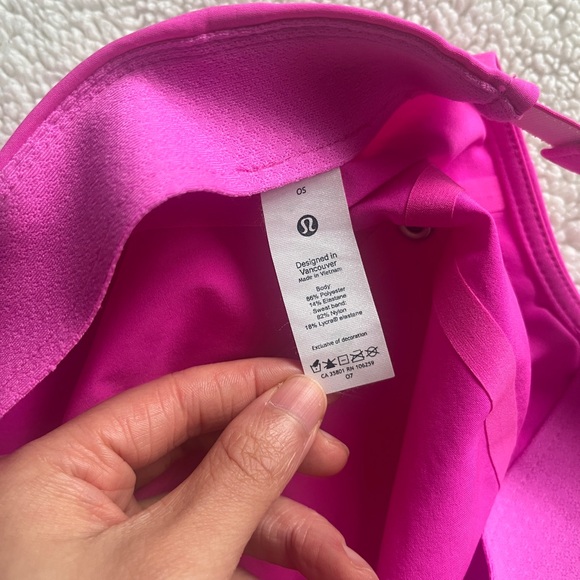 Bright pink fast and free running hat - Picture 2 of 2